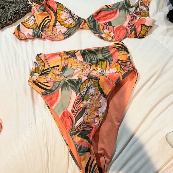 Beach riot highway tropical bikini - Picture 3 of 9